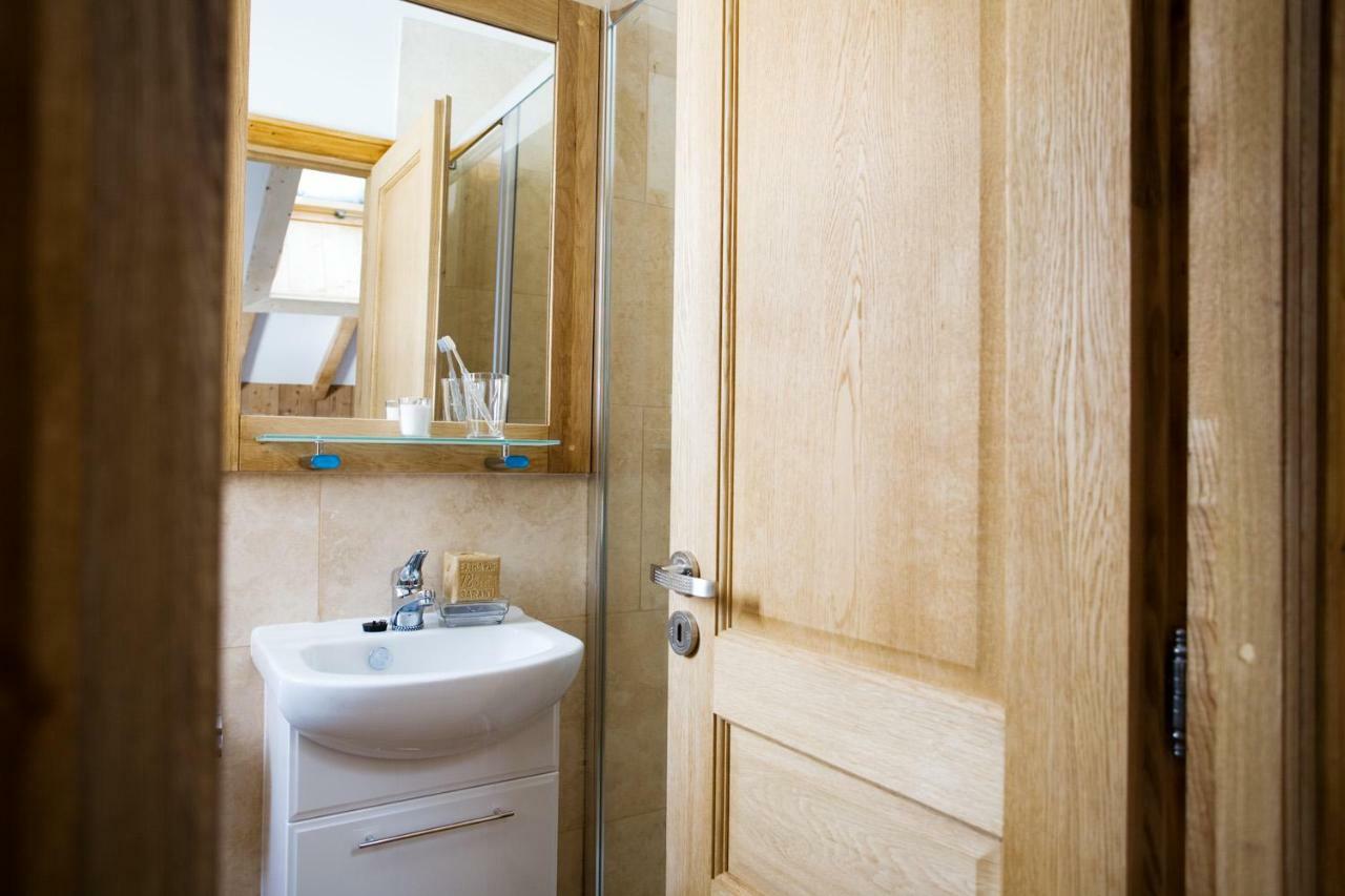Yeti Lodge Rooms อาร์ฌองติแยร์ ภายนอก รูปภาพ