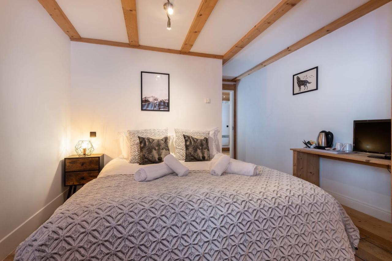 Yeti Lodge Rooms อาร์ฌองติแยร์ ภายนอก รูปภาพ