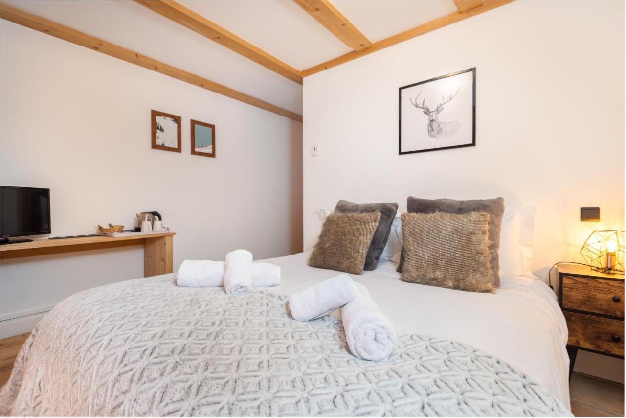 Yeti Lodge Rooms อาร์ฌองติแยร์ ภายนอก รูปภาพ