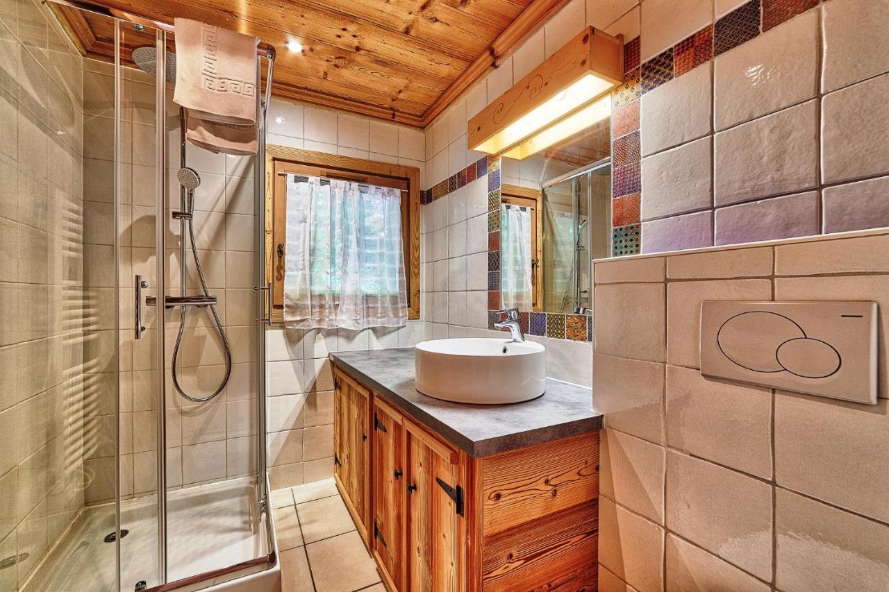 Yeti Lodge Rooms อาร์ฌองติแยร์ ภายนอก รูปภาพ