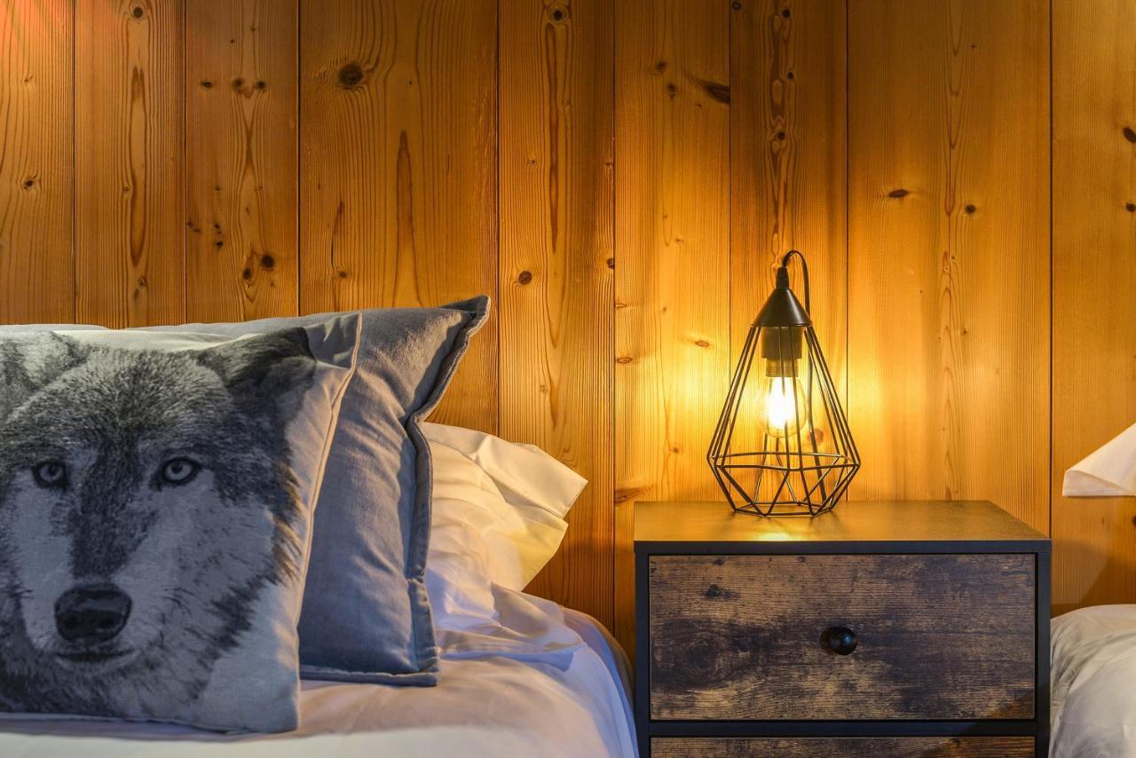 Yeti Lodge Rooms อาร์ฌองติแยร์ ภายนอก รูปภาพ