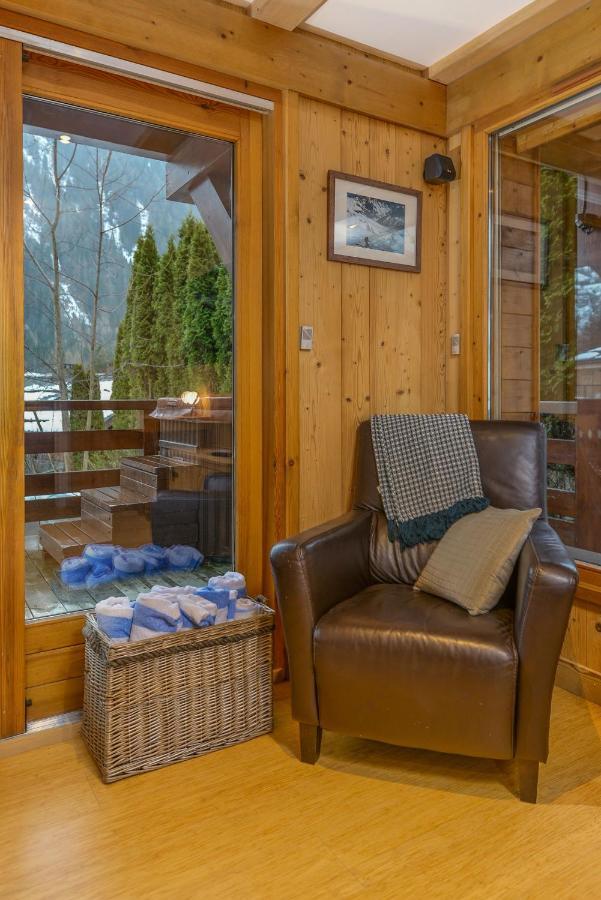 Yeti Lodge Rooms อาร์ฌองติแยร์ ภายนอก รูปภาพ