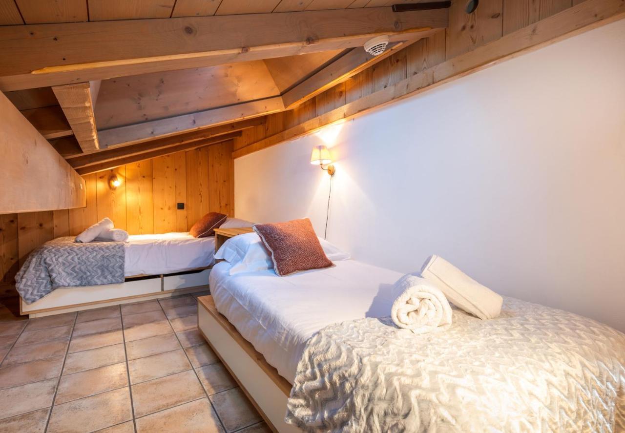 Yeti Lodge Rooms อาร์ฌองติแยร์ ภายนอก รูปภาพ